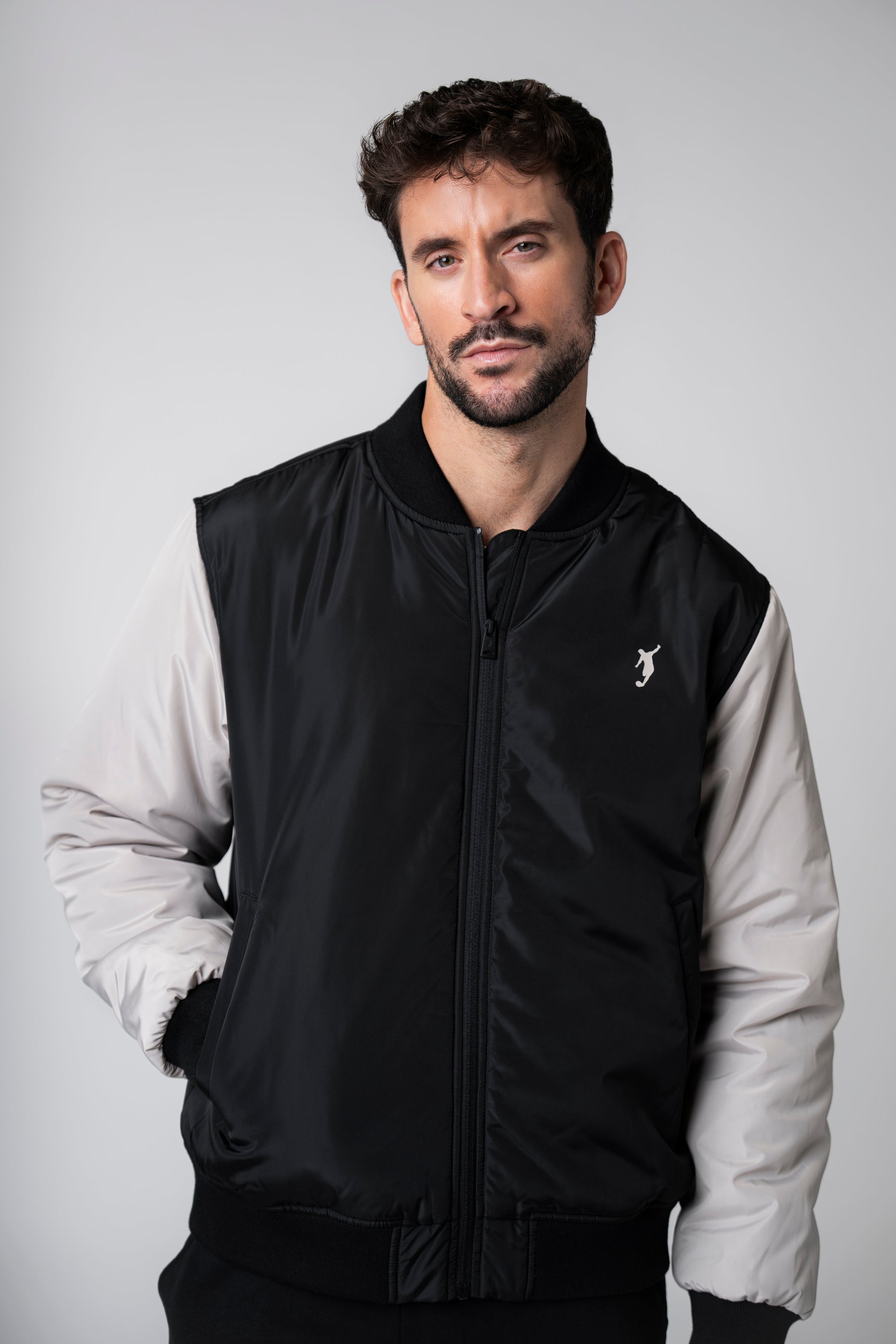 Collection of Chaqueta bomber UACO in a gallery layout